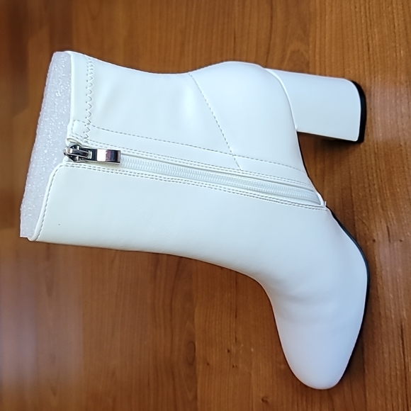 MIA Kymi Block Heel Bootie - Picture 10 of 10